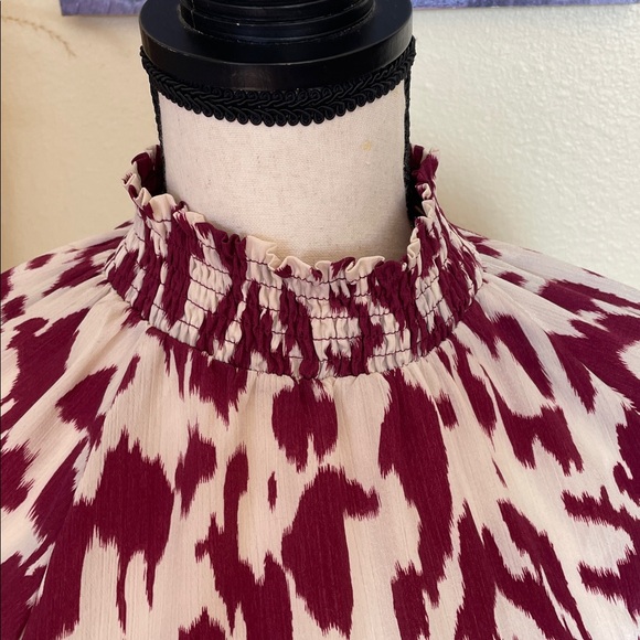 Evereve Allison Joy Arlo Ikat Cream & Burgundy Blouse Size Small - Picture 4 of 10